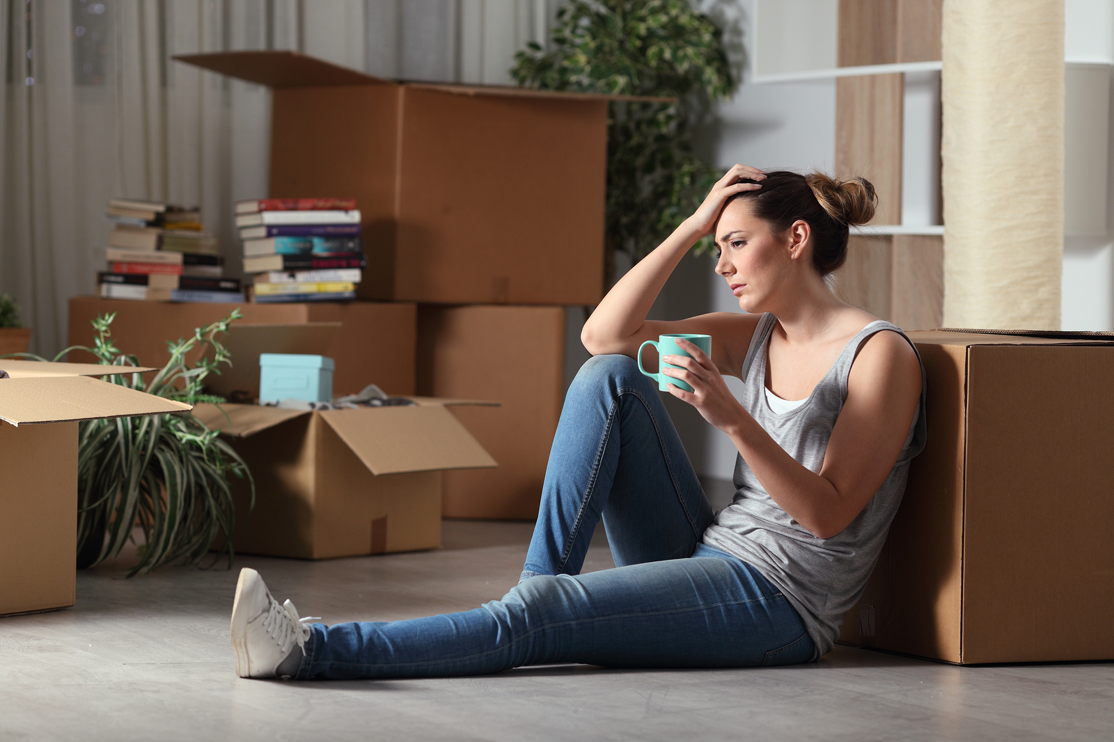 Traumatized woman dealing with PTSD and overwhelm could benefit from trauma therapy & PTSD treatment in Tigard, OR near Portland.